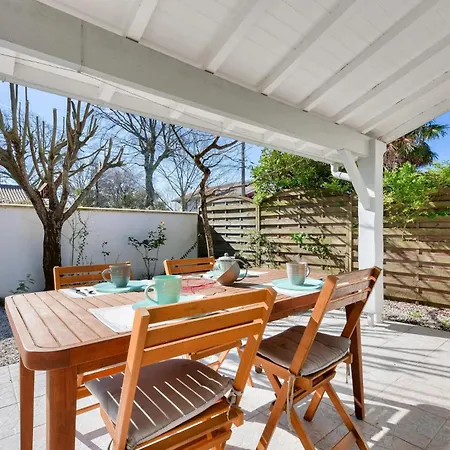 Maisonnette A Deux Pas De La *