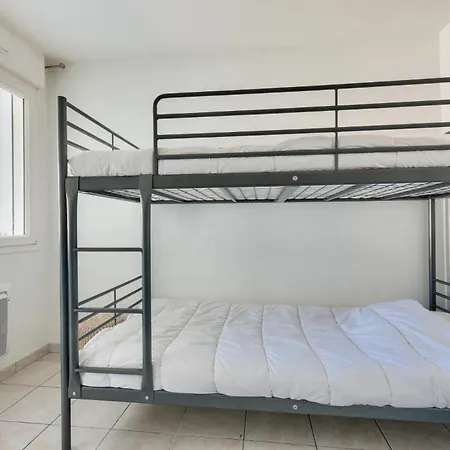 Maisonnette A Deux Pas De La *