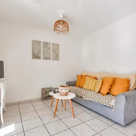 Maisonnette A Deux Pas De La