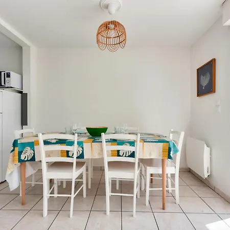 Maisonnette A Deux Pas De La 앙데르노스레방