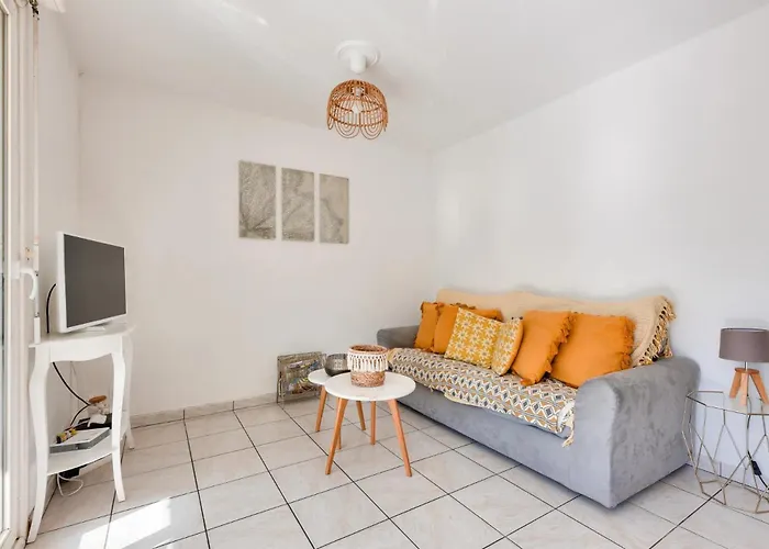 Maisonnette A Deux Pas De La