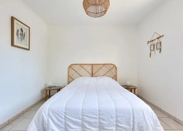 Maisonnette A Deux Pas De La *